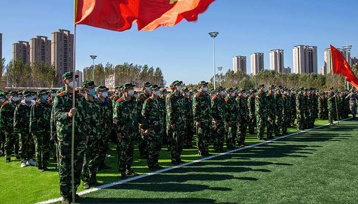 开云(中国)隆重举行2022级新生开学典礼暨军训总结表彰大会